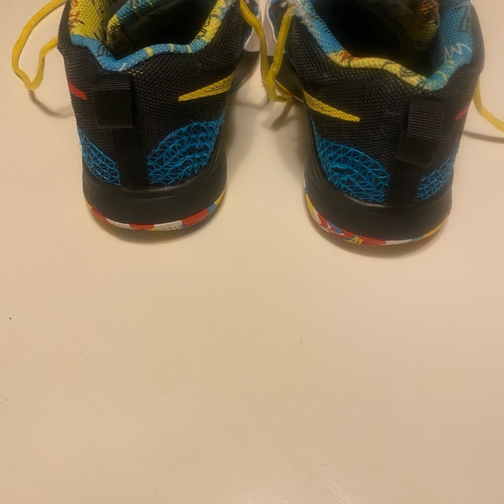Nike kyrie irving flytrap FD0215-001 Youth Size 5.5 Distressed No Box See Photos - Picture 5 of 8